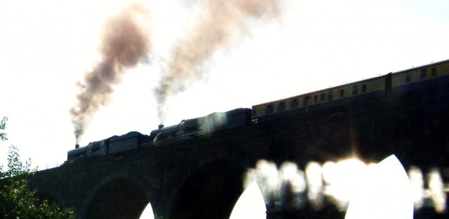 King Edward 1st and 5029 Nunney Castle on Angarrack Viaduct heading east - close up